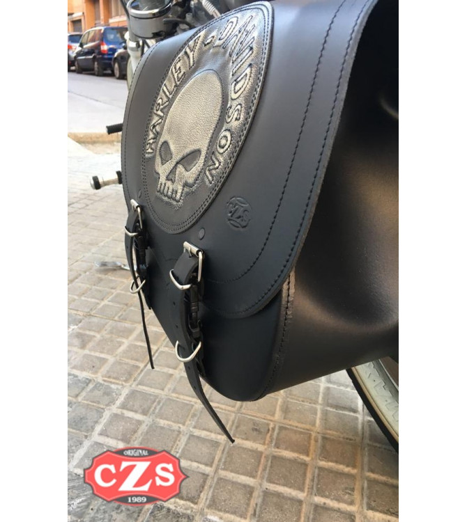 Satteltasche für Sportster Harley Davidson mod, SPARTA - Hohl für Stoßdämpfer - Schädel CZ HD - RECHT