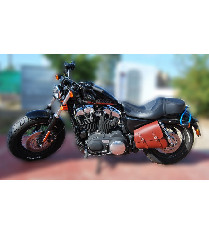 Alforja de basculante para Sportsters Harley Davidson mod, LEGION color cuero