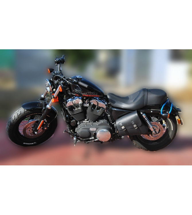 Alforja de basculante para Sportsters Harley Davidson mod, LEGION color cuero