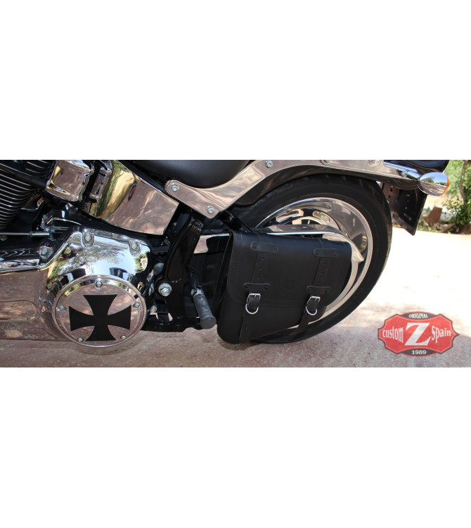 Lateral to FXSTC Softail Custom saddlebag. mod, HERCULES Single-Swingarm Bag