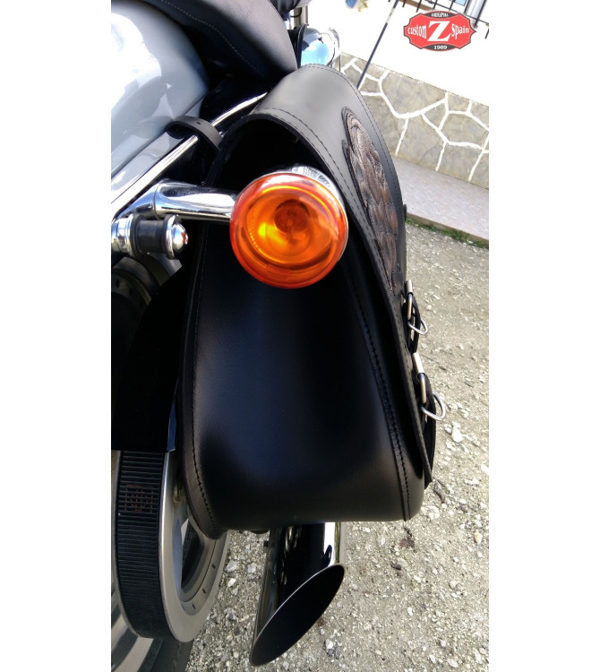 Alforjas para Sportster. Hueco amortiguador. mod, SCIPION. Craneo llamas. ESPECIFICAS